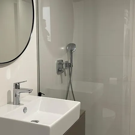 Parkside Designer Duplex Free Parking * Laibach