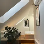 Apartment Parkside Designer Duplex Free Parking *