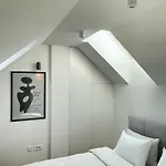 Parkside Designer Duplex Free Parking Apartment *