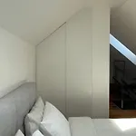 Parkside Designer Duplex Free Parking Apartment