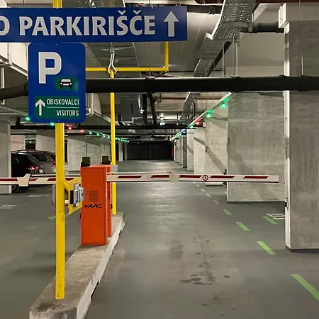 Apartamento Parkside Designer Duplex Free Parking